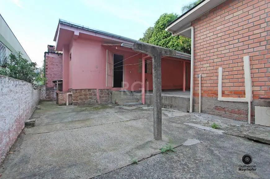 Foto 1 de Casa com 1 Quarto à venda, 90m² em Medianeira, Porto Alegre