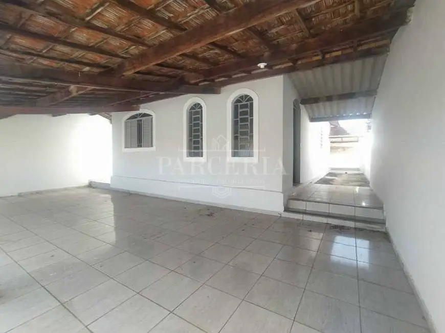 Foto 1 de Casa com 2 Quartos para alugar, 149m² em Dona Amélia, Araçatuba