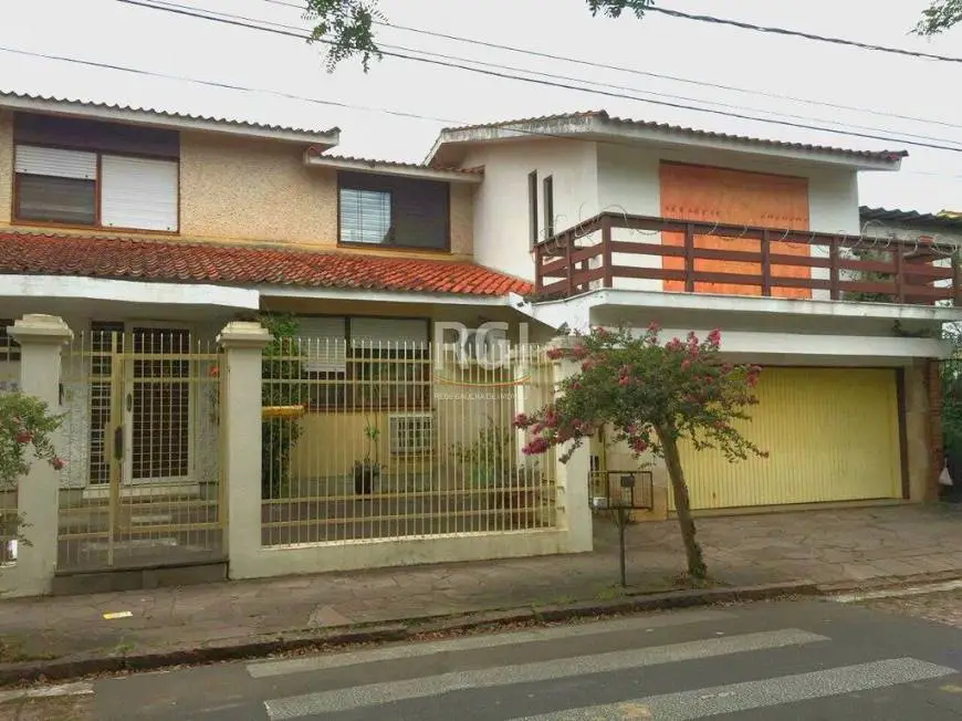 Foto 1 de Casa com 4 Quartos à venda, 340m² em Jardim Lindóia, Porto Alegre