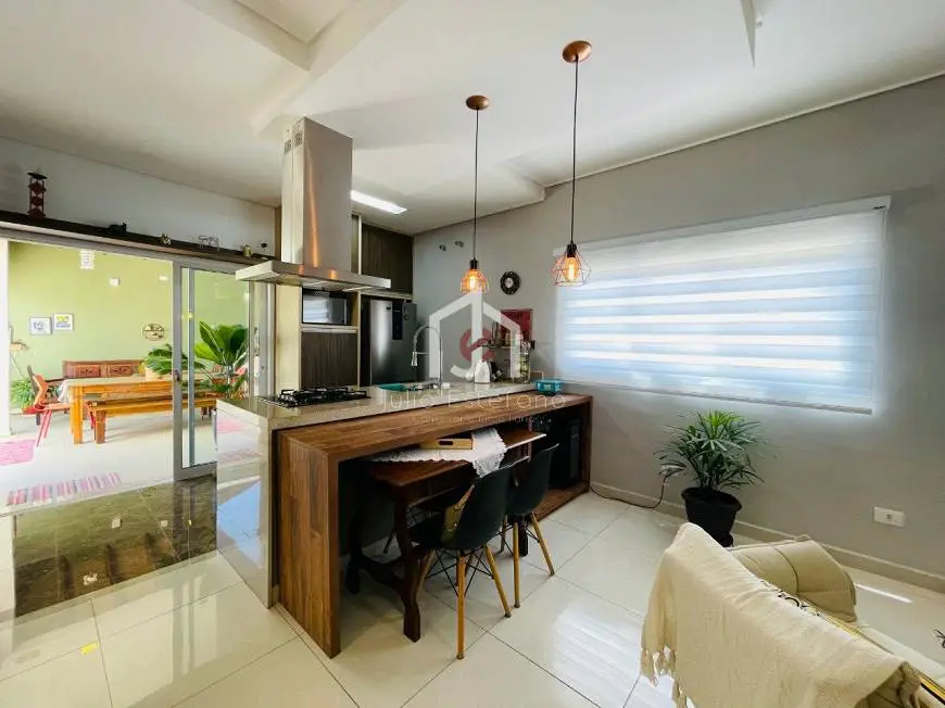 Foto 1 de Casa de Condomínio com 3 Quartos para alugar, 180m² em Piracangagua, Taubaté