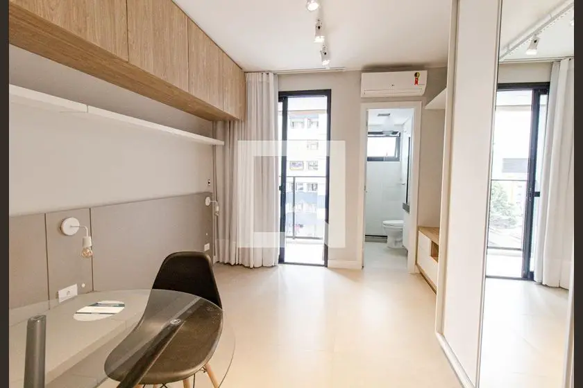 Foto 1 de Apartamento com 1 Quarto para alugar, 29m² em Centro, Curitiba