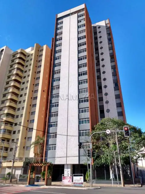 Foto 1 de Apartamento com 4 Quartos à venda, 200m² em Centro, Uberaba