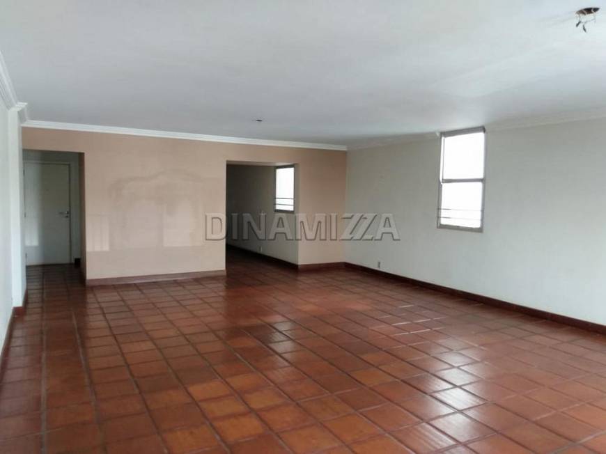 Foto 5 de Apartamento com 4 Quartos à venda, 200m² em Centro, Uberaba