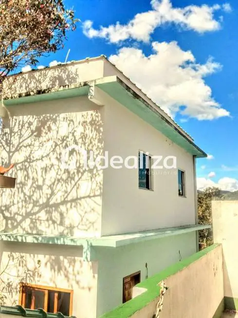 Foto 1 de Casa com 2 Quartos à venda, 80m² em Fazendinha, Teresópolis