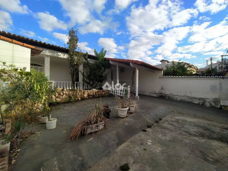 Foto 1 de Casa com 2 Quartos à venda, 217m² em Planalto, Belo Horizonte
