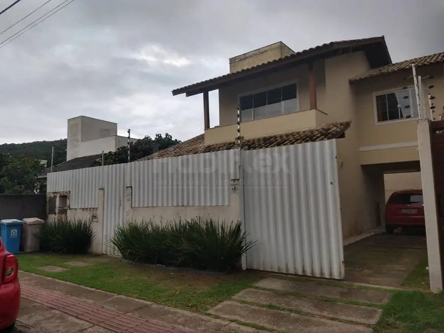 Foto 2 de Casa com 3 Quartos para alugar, 145m² em Rio Tavares, Florianópolis
