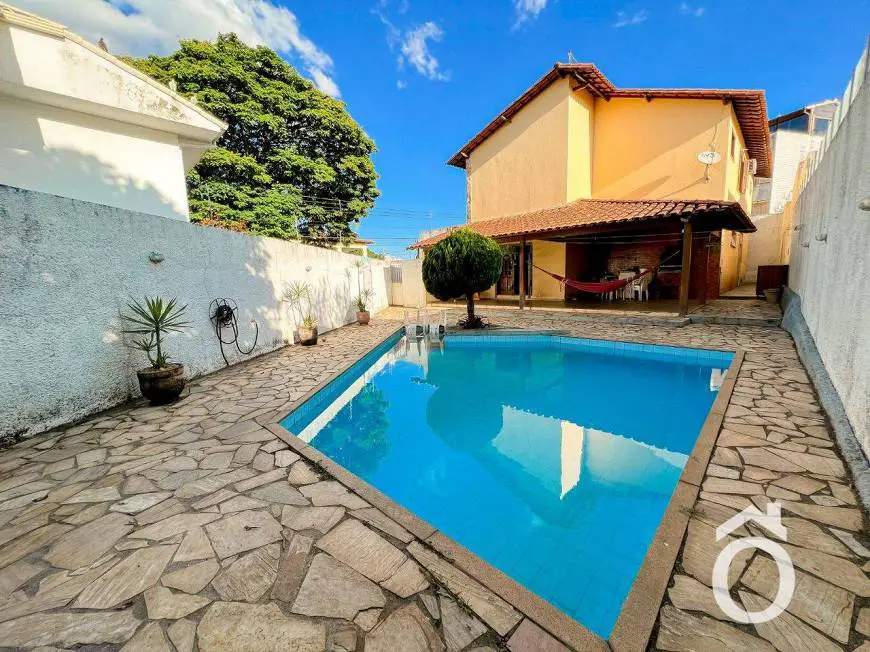 Foto 3 de Casa com 3 Quartos à venda, 240m² em Santa Amélia, Belo Horizonte