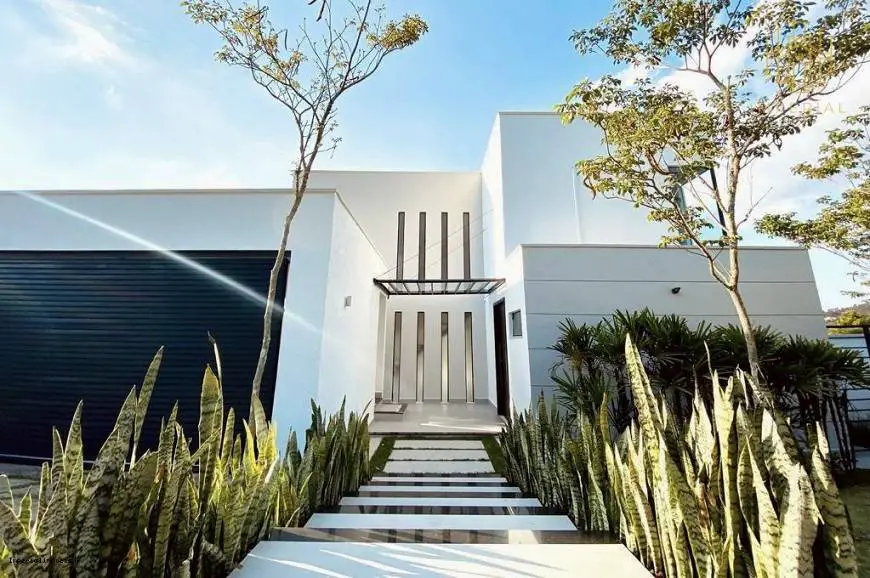 Foto 3 de Casa com 3 Quartos à venda, 464m² em Vina Del Mar, Juiz de Fora