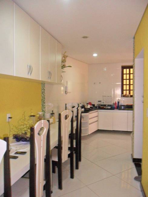 Foto 1 de Casa com 5 Quartos à venda, 273m² em Minascaixa, Belo Horizonte