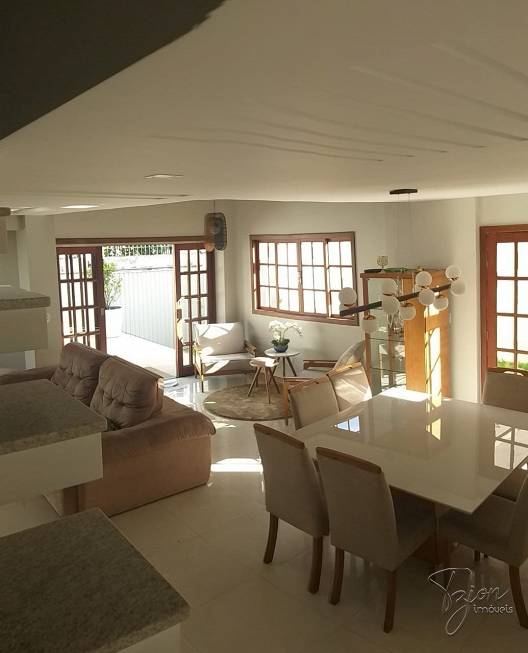 Foto 2 de Casa com 6 Quartos à venda, 216m² em Praia do Morro, Guarapari