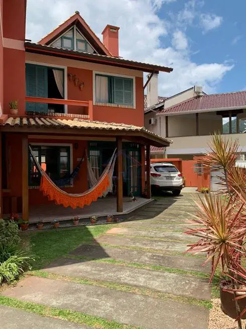 Foto 1 de Casa de Condomínio com 3 Quartos para alugar, 180m² em Açores, Florianópolis