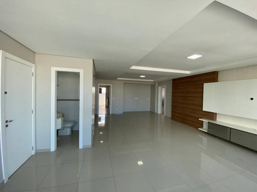 Foto 4 de Apartamento com 3 Quartos à venda, 211m² em Fatima, Passo Fundo