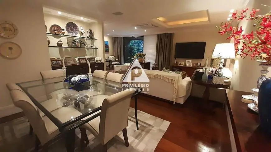 Foto 4 de Apartamento com 3 Quartos à venda, 145m² em Laranjeiras, Rio de Janeiro