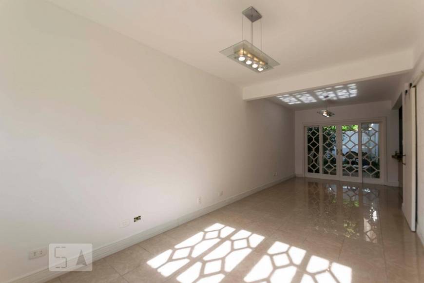 Foto 2 de Casa com 2 Quartos para alugar, 140m² em Cambuci, São Paulo