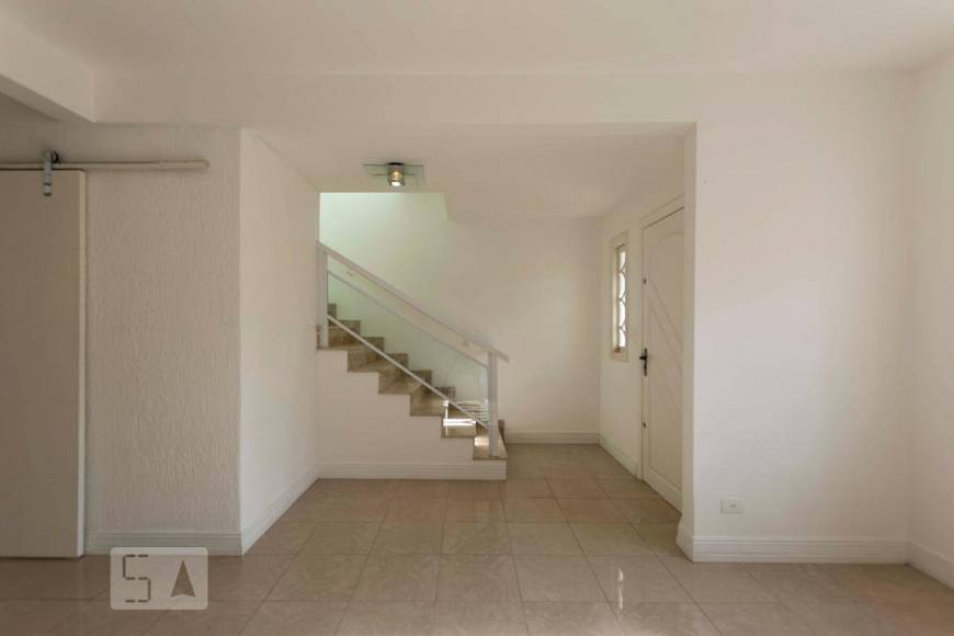 Foto 3 de Casa com 2 Quartos para alugar, 140m² em Cambuci, São Paulo