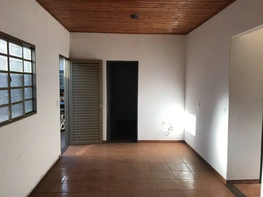 Foto 1 de Casa com 2 Quartos para alugar, 48m² em Centro, Rio Brilhante
