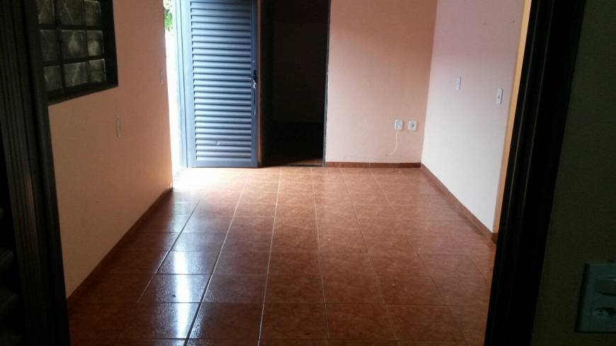 Foto 3 de Casa com 2 Quartos para alugar, 48m² em Centro, Rio Brilhante