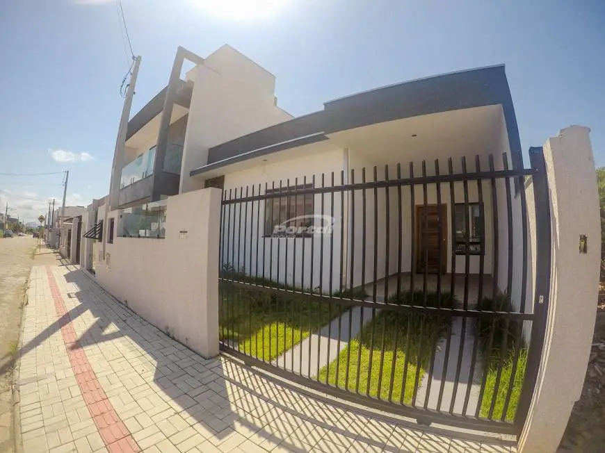 Foto 1 de Casa com 2 Quartos para alugar, 70m² em Itacolomi, Balneário Piçarras