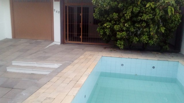 Foto 1 de Casa com 2 Quartos à venda, 140m² em Passo da Areia, Porto Alegre