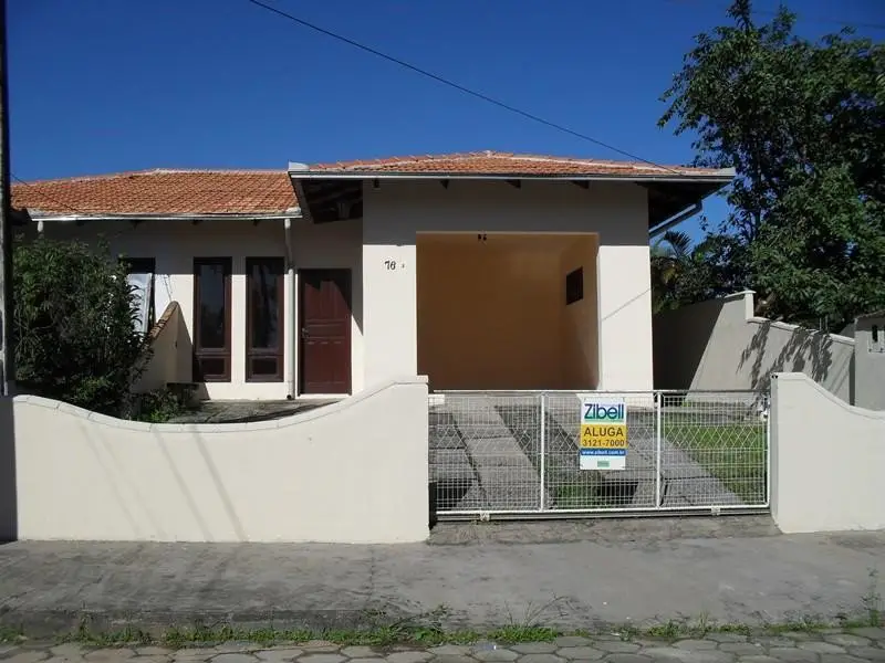 Foto 1 de Casa com 3 Quartos para alugar, 70m² em Glória, Joinville