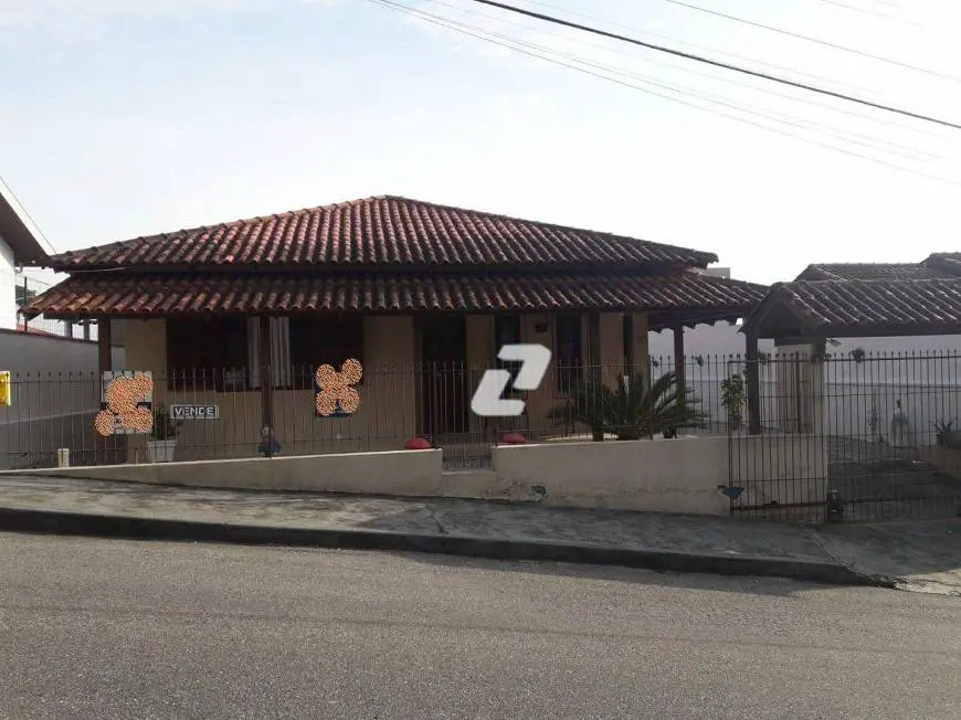 Foto 1 de Casa com 3 Quartos à venda, 200m² em Limoeiro, Brusque