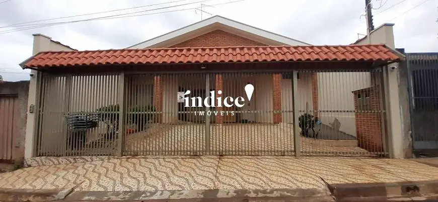 Foto 1 de Casa com 3 Quartos para alugar, 136m² em Parque Residencial Vale do Sol, Araraquara