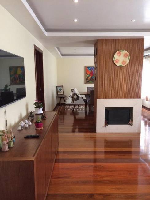 Foto 1 de Casa de Condomínio com 4 Quartos à venda, 263m² em Agriões, Teresópolis