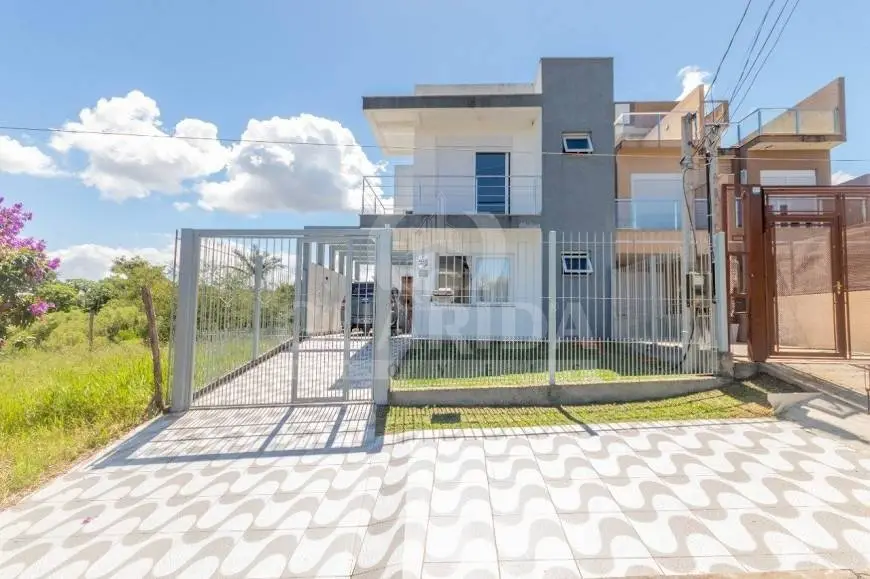 Foto 2 de Casa com 3 Quartos à venda, 198m² em Espiríto Santo, Porto Alegre