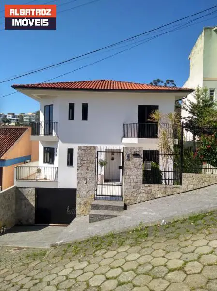 Foto 2 de Casa com 3 Quartos à venda, 364m² em Pantanal, Florianópolis