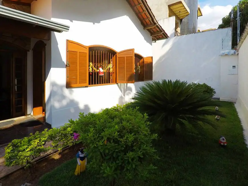Foto 3 de Casa com 3 Quartos à venda, 235m² em Planalto, Belo Horizonte