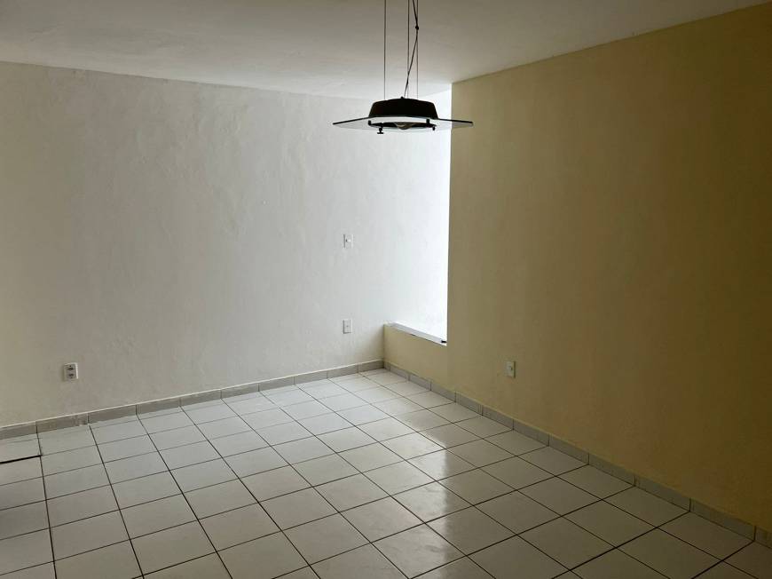 Foto 5 de Casa com 5 Quartos à venda, 190m² em Candelária, Natal