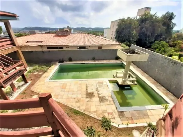 Foto 2 de Casa com 5 Quartos à venda, 470m² em Candelária, Natal