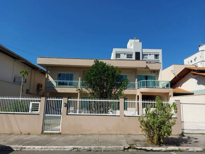 Foto 1 de Casa com 5 Quartos à venda, 235m² em Nacoes, Balneário Camboriú