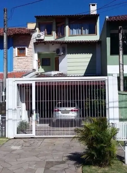 Foto 1 de Sobrado com 4 Quartos à venda, 136m² em Hípica, Porto Alegre
