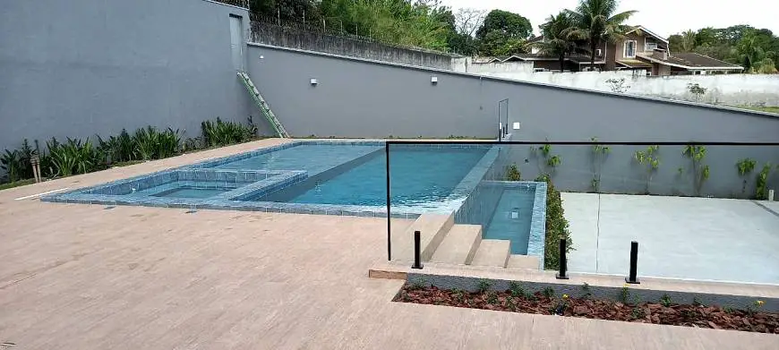 Foto 1 de Sobrado com 4 Quartos para venda ou aluguel, 700m² em Jardim das Colinas, São José dos Campos