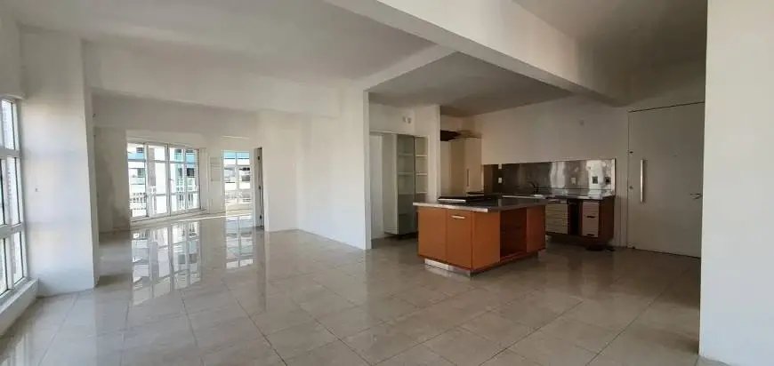 Foto 2 de Apartamento com 2 Quartos para venda ou aluguel, 80m² em Meireles, Fortaleza