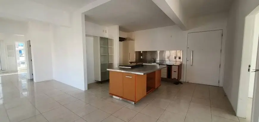 Foto 3 de Apartamento com 2 Quartos para venda ou aluguel, 80m² em Meireles, Fortaleza