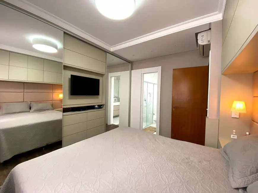 Foto 2 de Apartamento com 3 Quartos à venda, 148m² em Centro, Florianópolis
