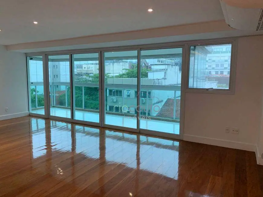 Foto 1 de Apartamento com 3 Quartos para alugar, 210m² em Leblon, Rio de Janeiro