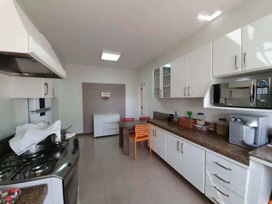 Foto 2 de Apartamento com 4 Quartos à venda, 200m² em Centro, Uberlândia