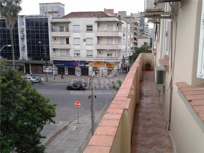 Foto 2 de Apartamento com 4 Quartos à venda, 95m² em Menino Deus, Porto Alegre