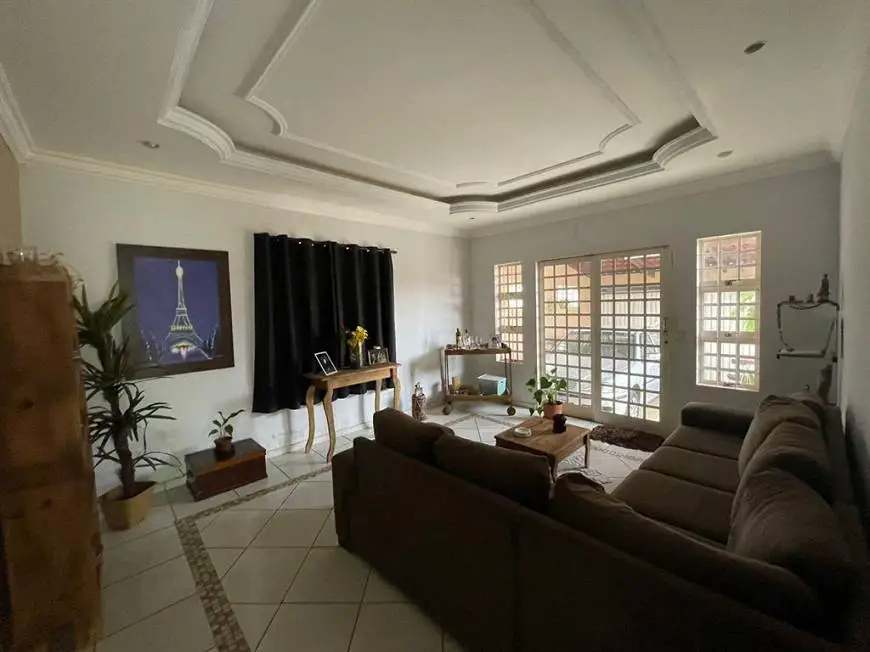 Foto 1 de Casa com 3 Quartos à venda, 335m² em Jardim Mariliza, Goiânia