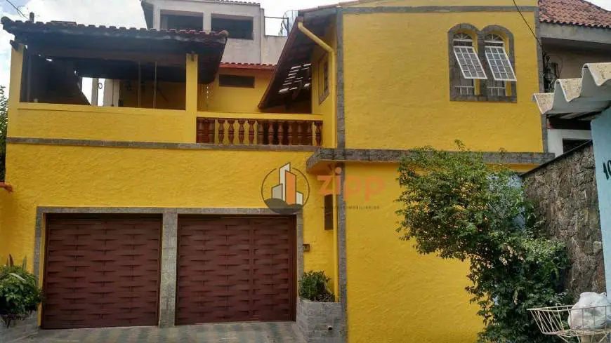 Foto 1 de Sobrado com 3 Quartos à venda, 210m² em Santa Terezinha, São Paulo