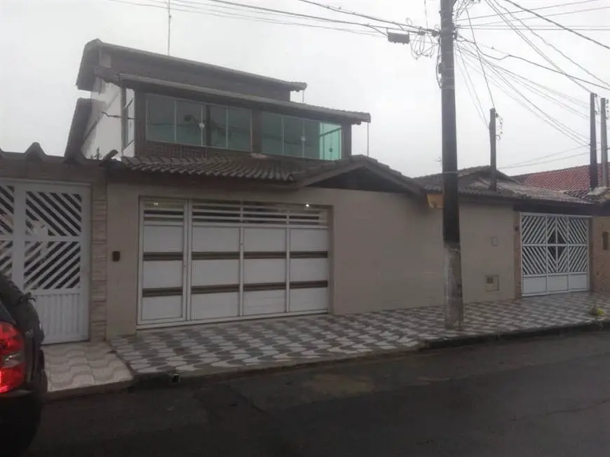 Foto 1 de Sobrado com 5 Quartos à venda, 215m² em Balneário Maracanã, Praia Grande