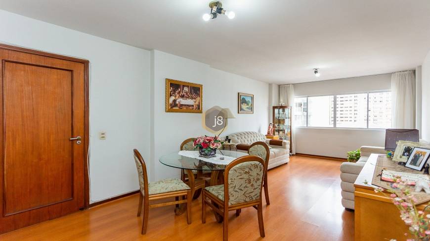 Foto 2 de Apartamento com 2 Quartos à venda, 80m² em Água Verde, Curitiba