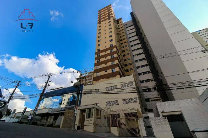 Foto 1 de Apartamento com 2 Quartos à venda, 39m² em Champagnat, Curitiba