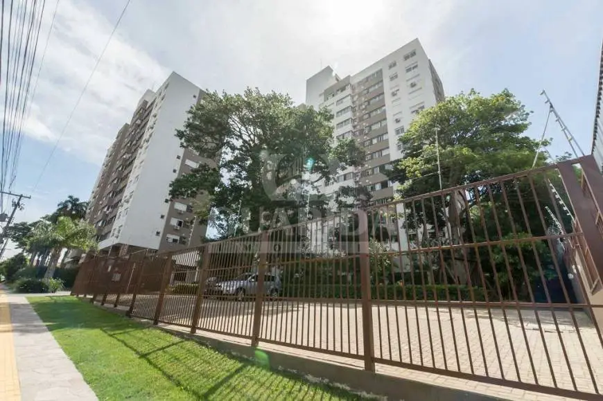 Foto 1 de Apartamento com 2 Quartos à venda, 63m² em Teresópolis, Porto Alegre