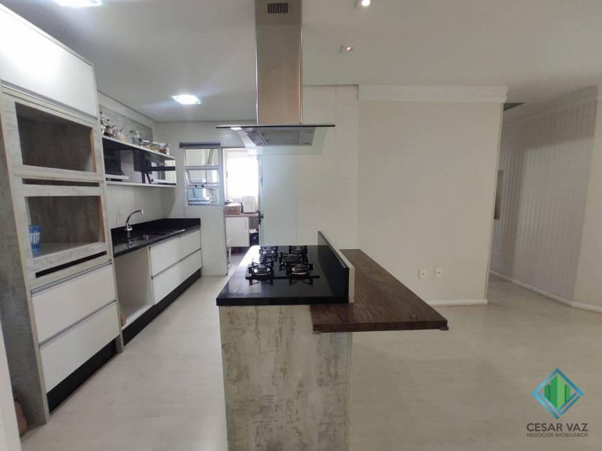 Foto 2 de Apartamento com 3 Quartos à venda, 102m² em Kobrasol, São José