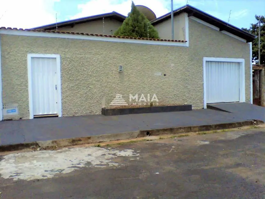 Foto 3 de Casa com 2 Quartos para alugar, 360m² em Parque das Gameleiras, Uberaba