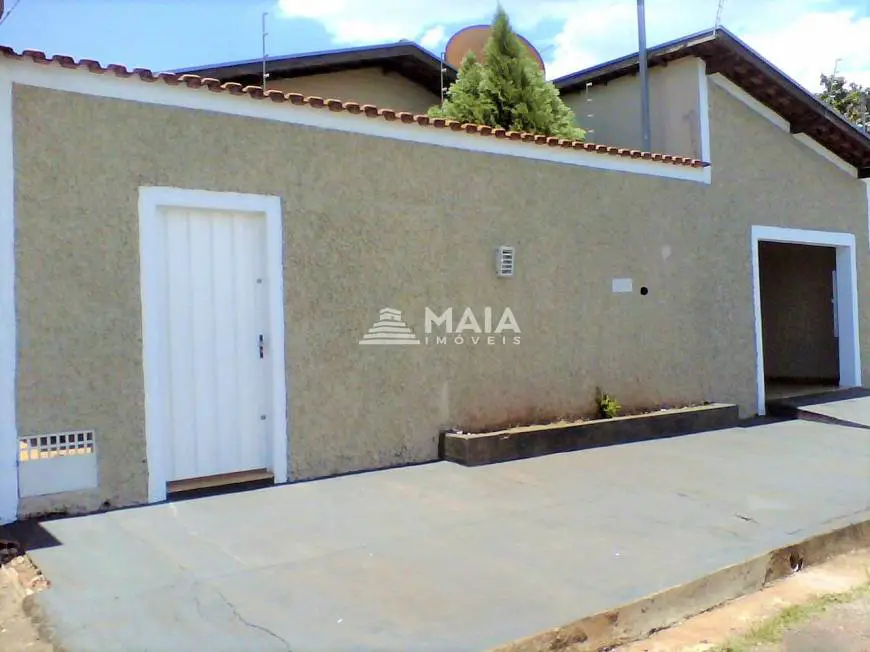 Foto 4 de Casa com 2 Quartos para alugar, 360m² em Parque das Gameleiras, Uberaba